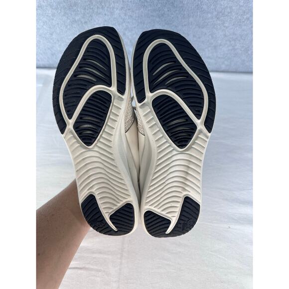 New Balance Women's Sz 8.5 Beige Nergize Sport Running Shoes Cheetah Print - Picture 8 of 11